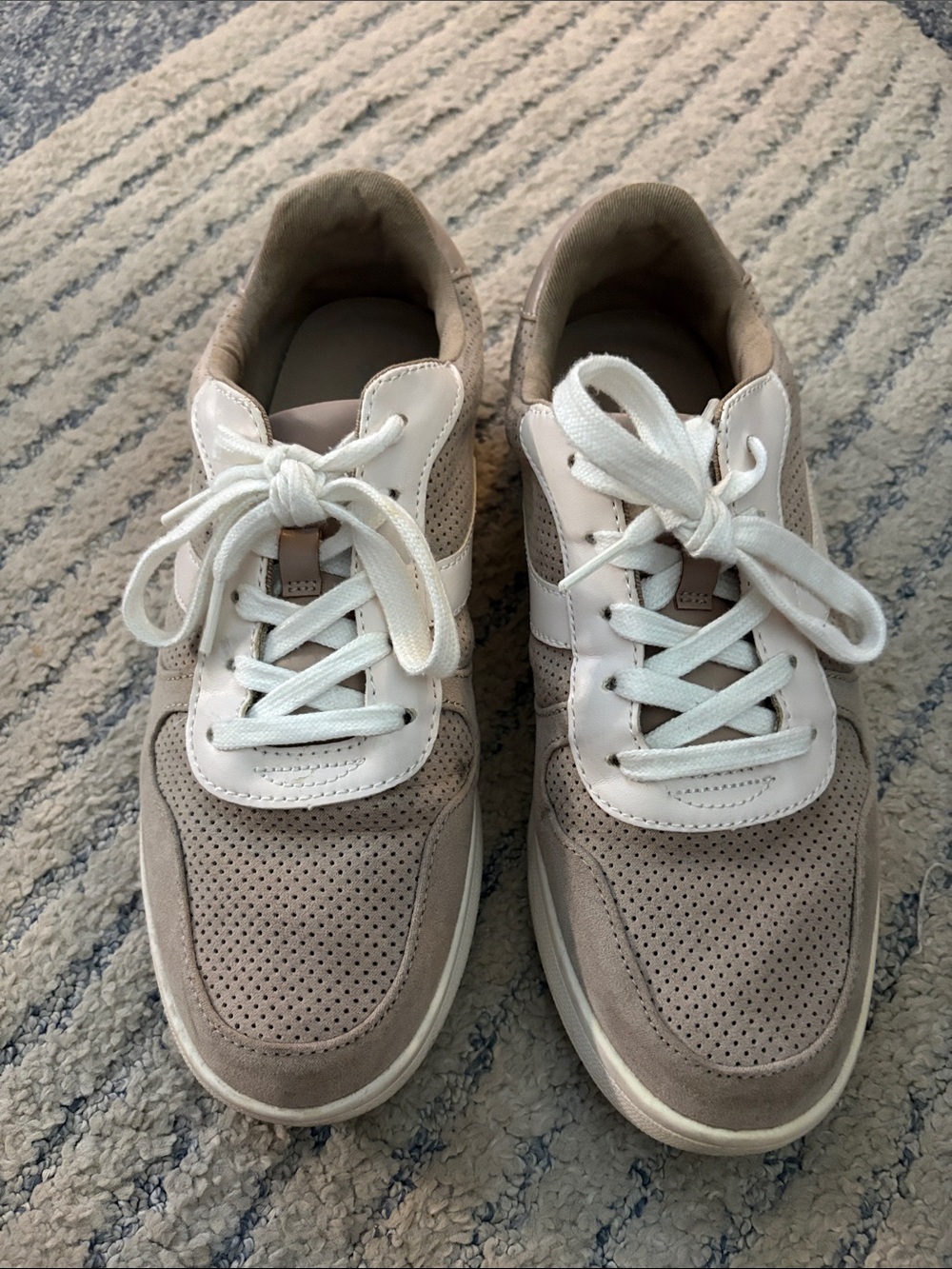Old Navy Beige and White Women’s Casual Sneakers